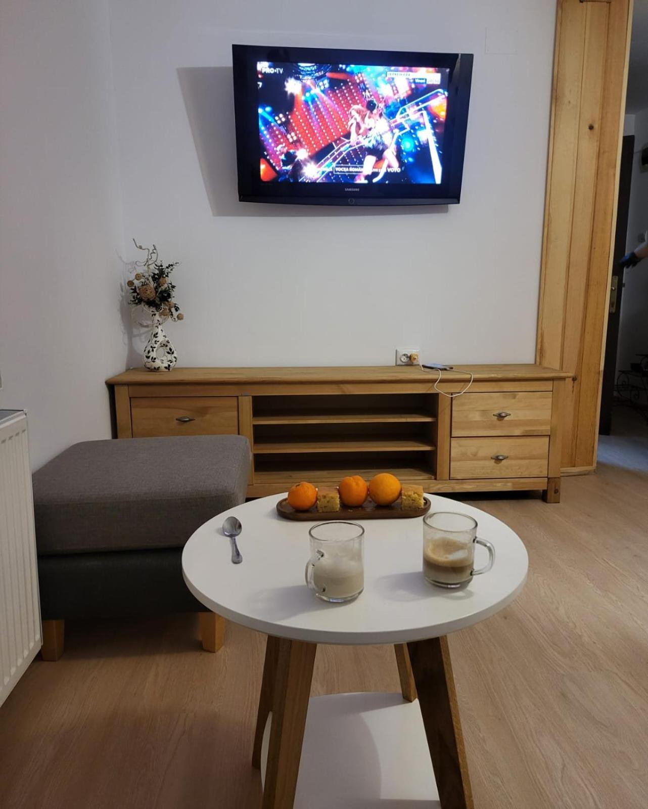 Pensiunea Bradet Brosteni Exteriör bild